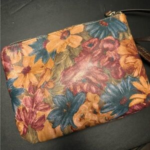 New Patricia Nash wristlet purse. Genuine leather. Beautiful floral print